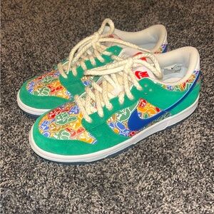 Nike Dunk Low Foam Finger